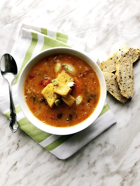 Soupe de tomates toscane vegan à la mijoteuse