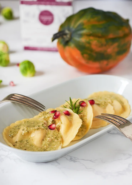 Ravioli végan au pesto à l'ail crémeux