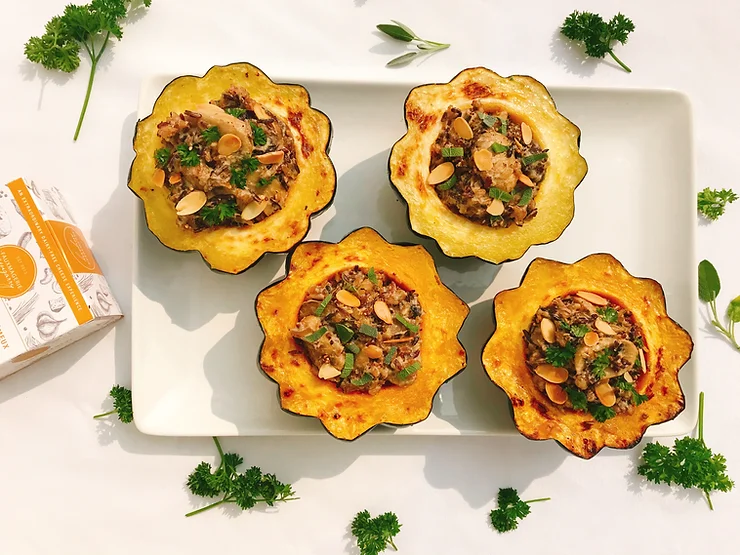 Courge poivrée farcie au riz sauvage et aux champignons