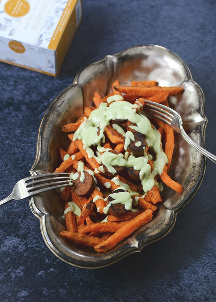 Poutine de patate douce et sauce à l'avocat