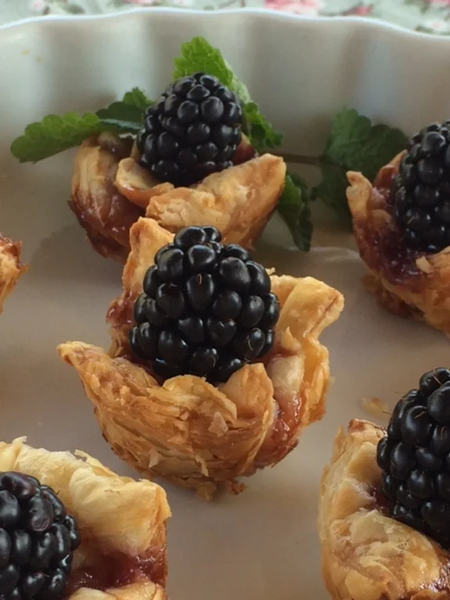 Bouchées de Brie aux mûres