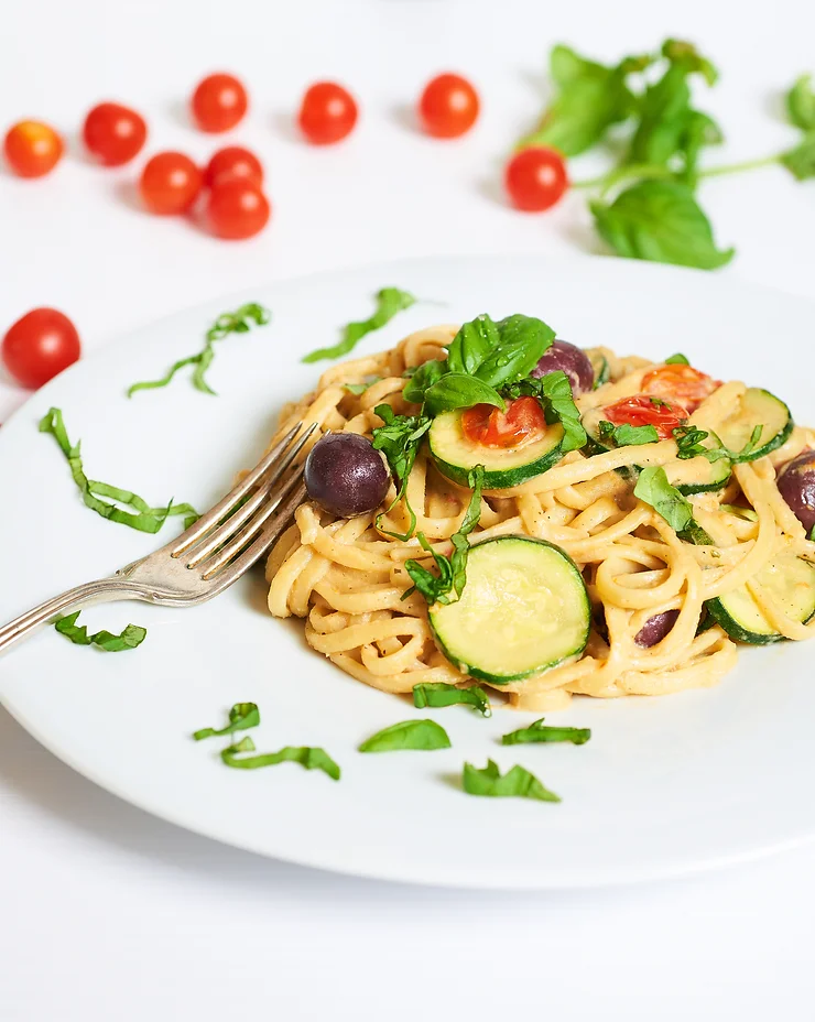 Raw Sun-Dried Tomato & Basil Creamy Zoodles